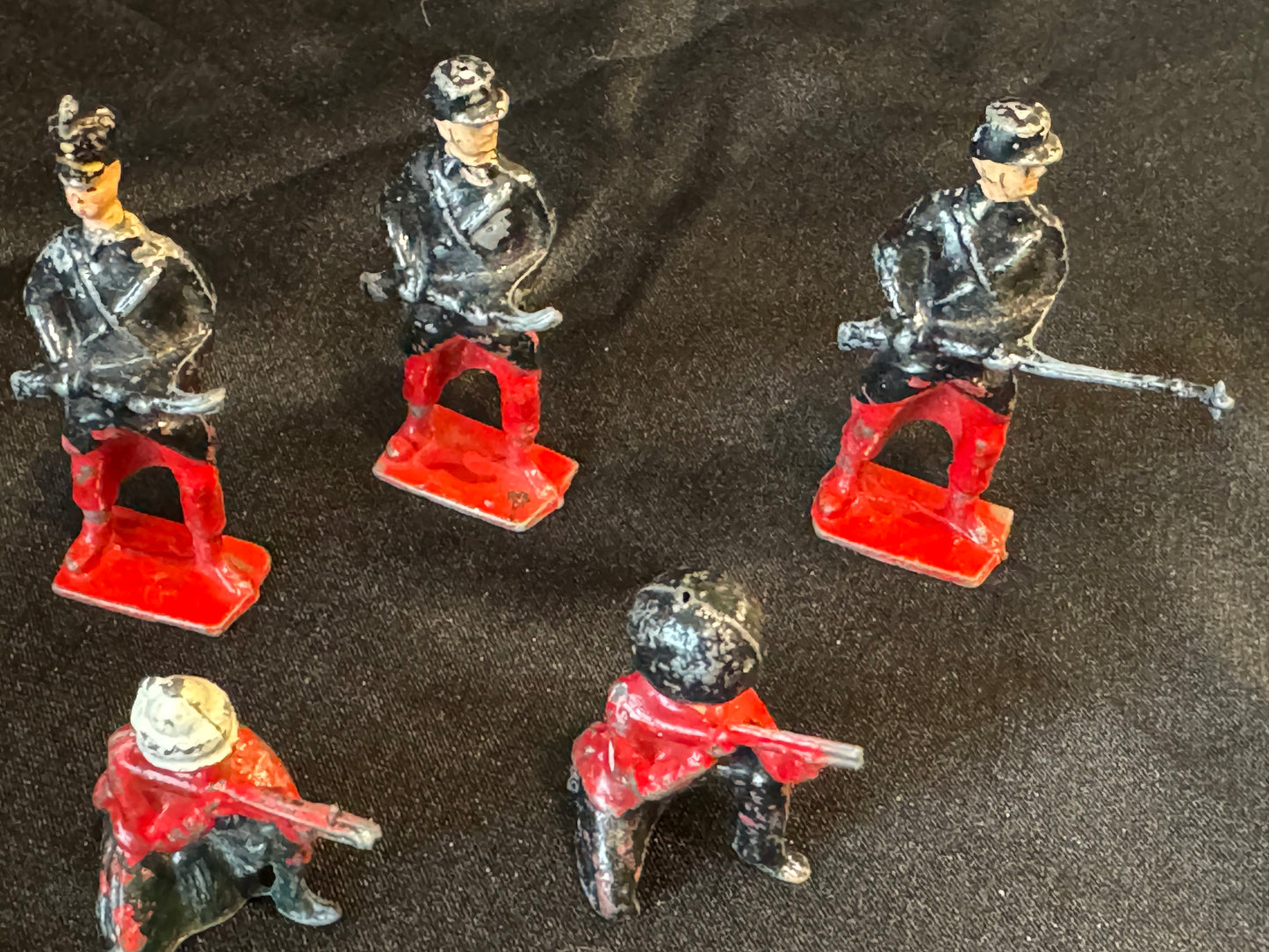BRITAINS Red and Blue Uniform Lead Toy Soldiers Set of 5, Made in England