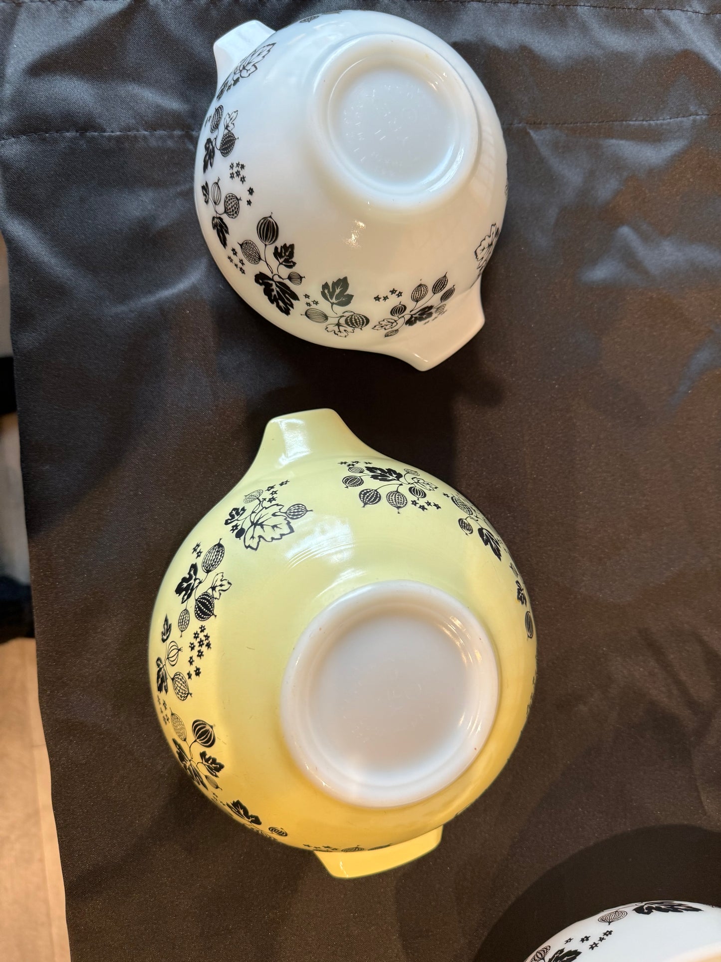 Vintage Complete Set Pyrex Gooseberry Yellow and Black Cinderella Bowls