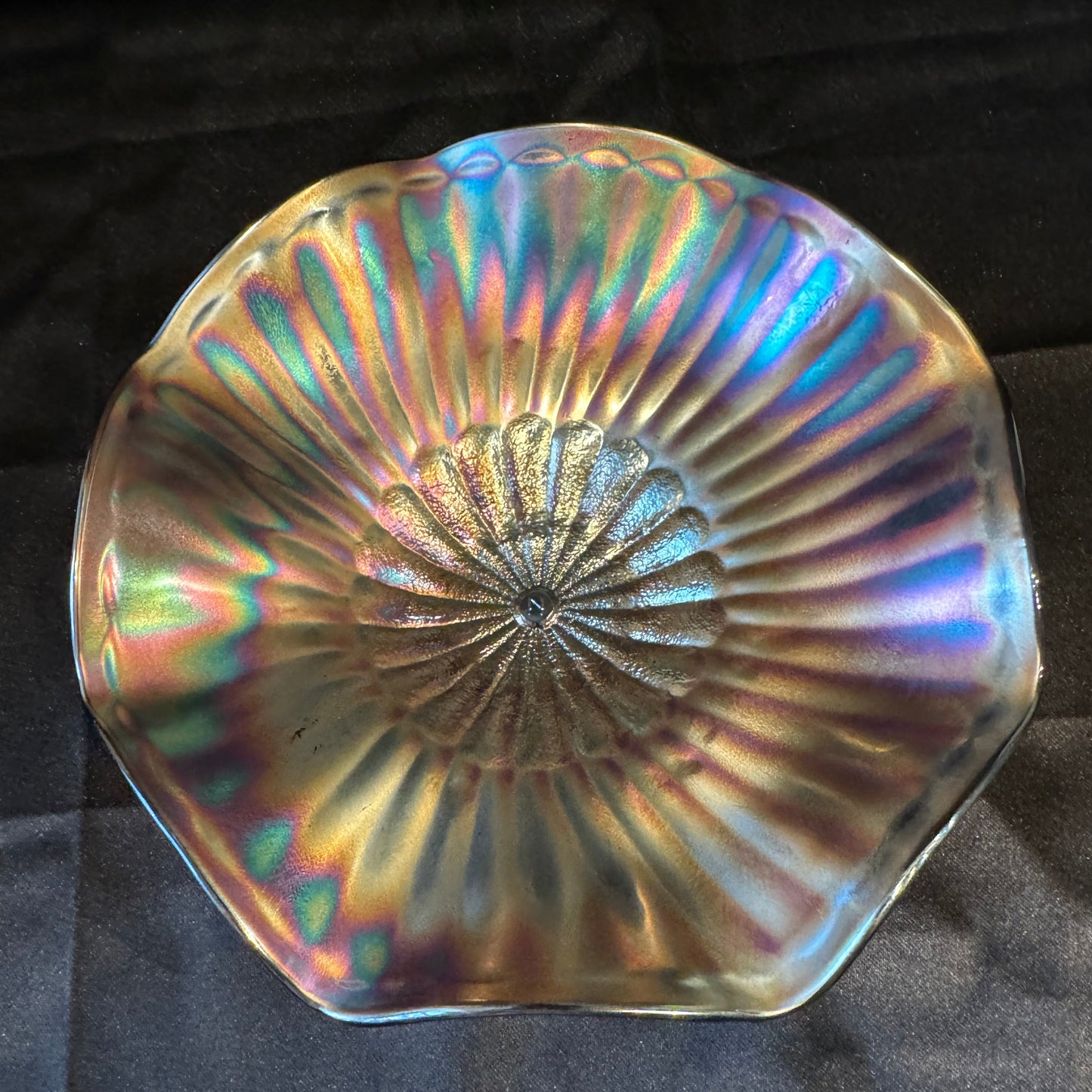 Northwood Stippled Rays Electric Purple Carnival Glass Ruffled Edge Bowl, Antique.